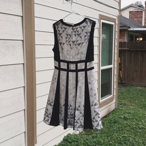 BCBG Maxazria Dress Size 6 in Silver Dove